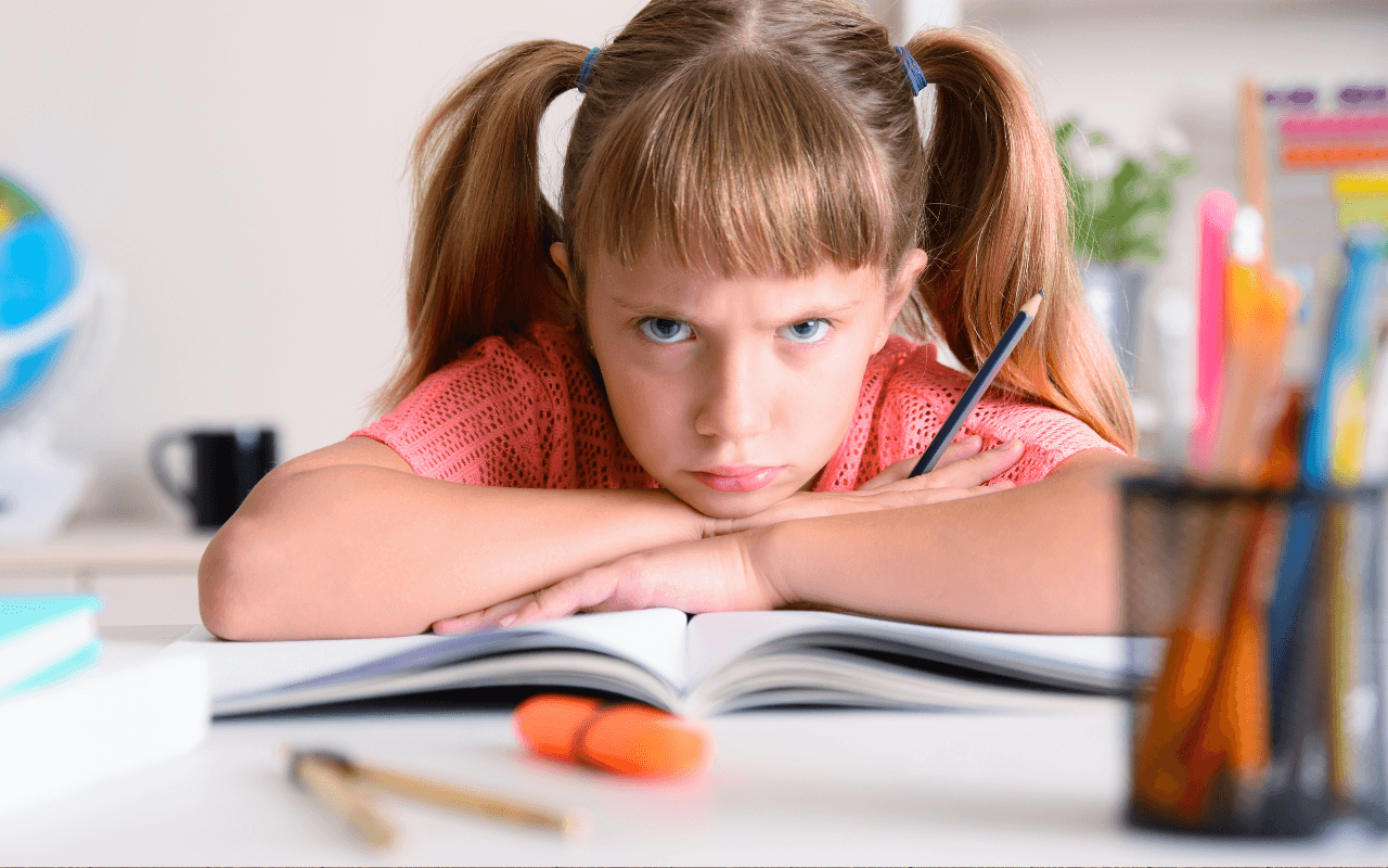 ״את גדולה, תוותרי לו!״ - למה זה לא באמת מלמד אחריות שלהבת ברק | מדריכת הורים | יועצת שינה