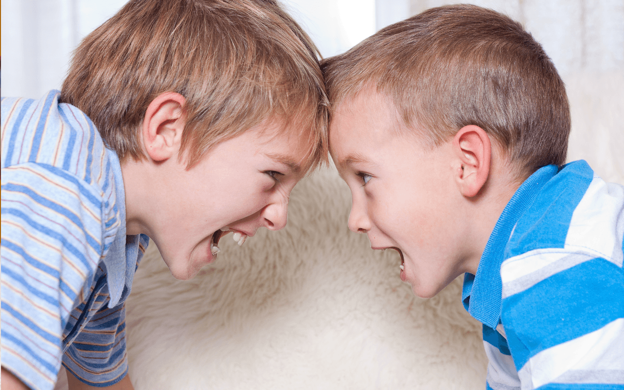 ״זה לא הוגן!״ - יחסי אחים דרך עיניים חדשות שלהבת ברק | מדריכת הורים | יועצת שינה